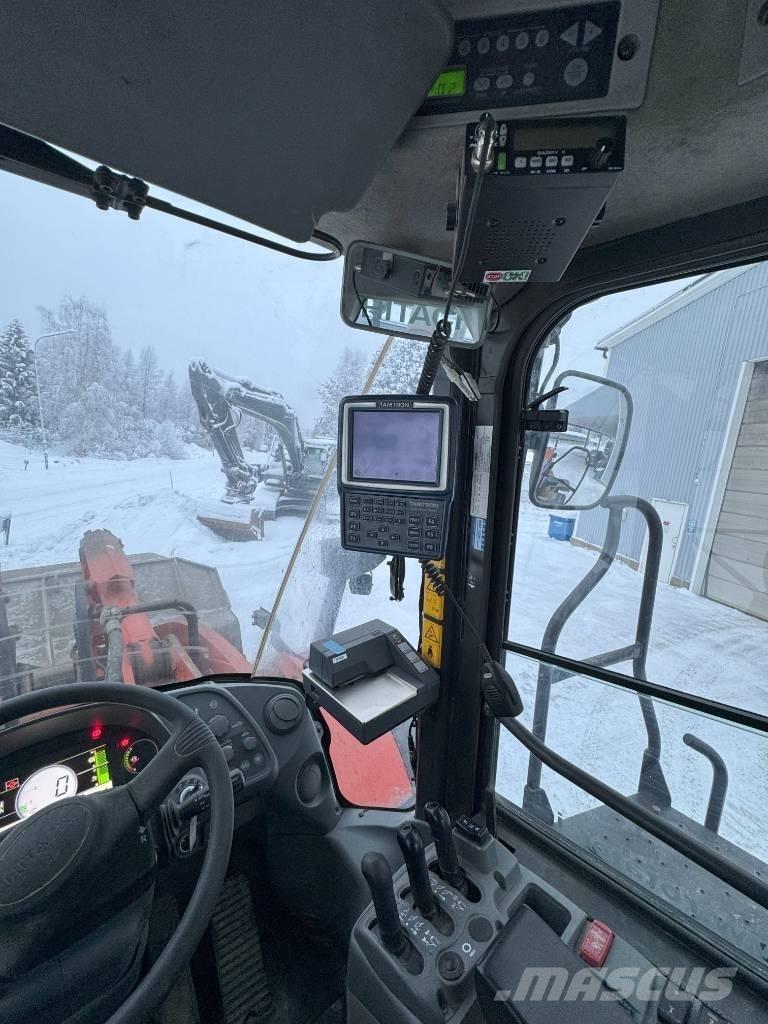 Hitachi ZW 370-6 Колесни товарачи