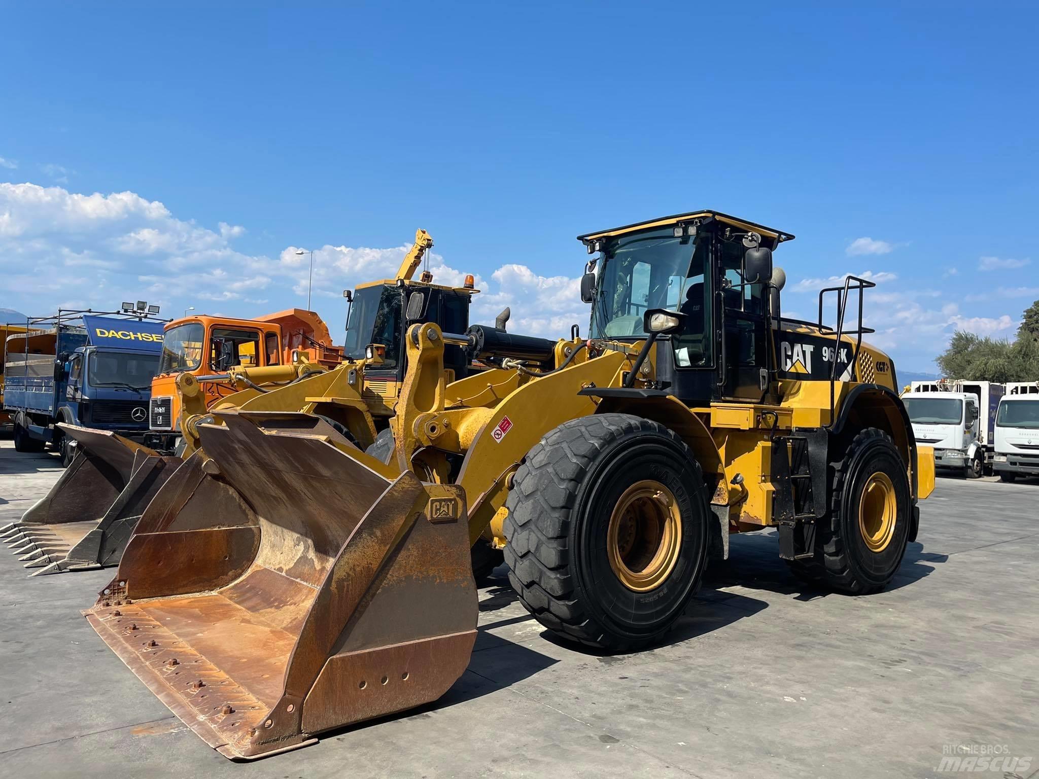 CAT 966K Колесни товарачи