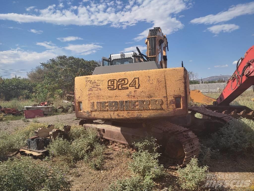 Liebherr R 924 Предаване