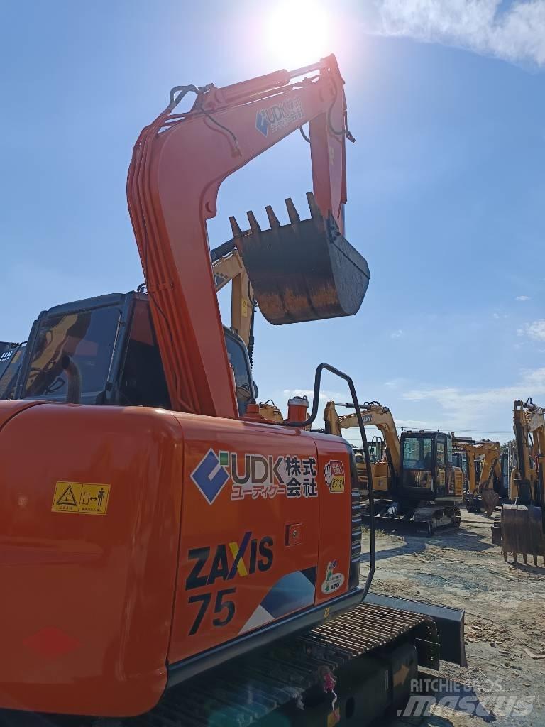 Hitachi ZX 75 Средни екскаватори 7т - 12т