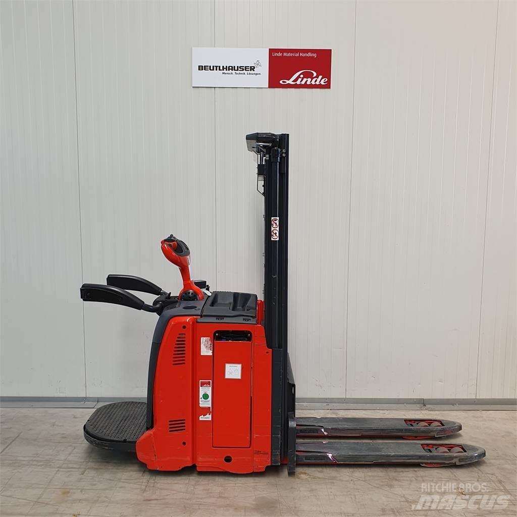 Linde D12AP Колички високоповдигачи с теглич