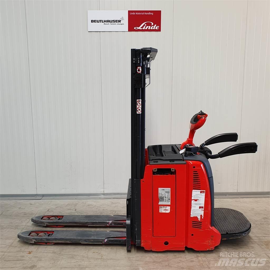 Linde D12AP Колички високоповдигачи с теглич