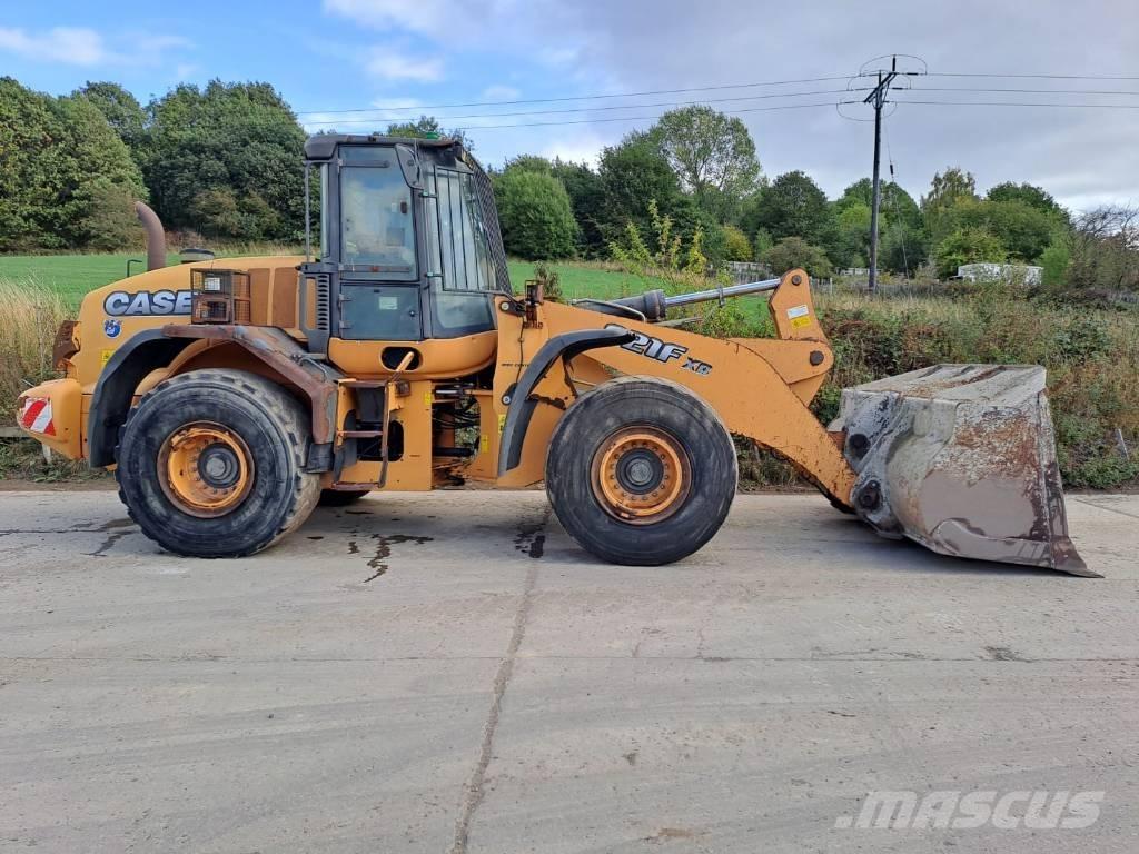 CASE 821 FXR Колесни товарачи