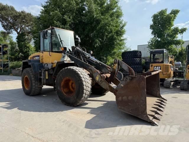 Komatsu WA 200-5 Колесни товарачи