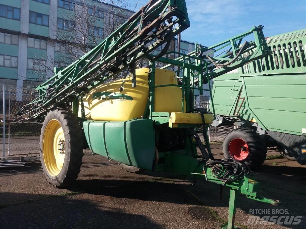 John Deere 732 Прикачни пръскачки
