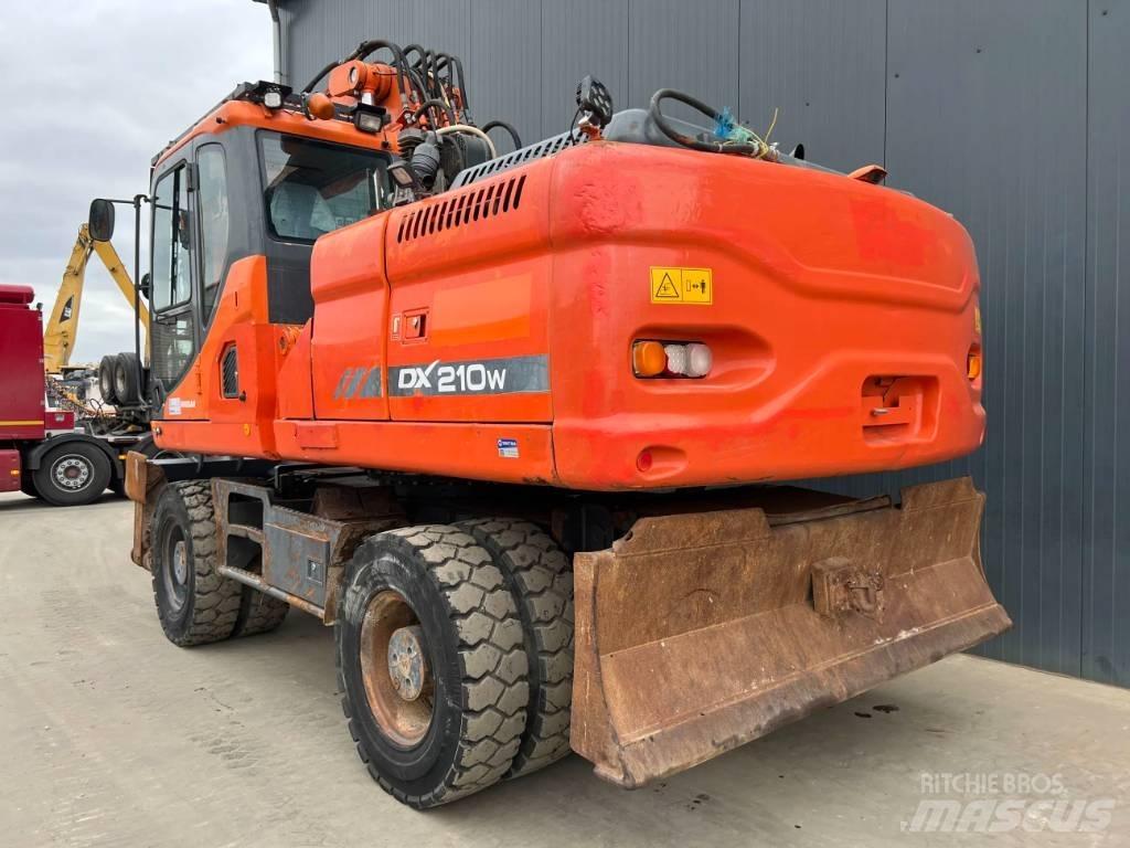 Doosan DX210W Колесни екскаватори