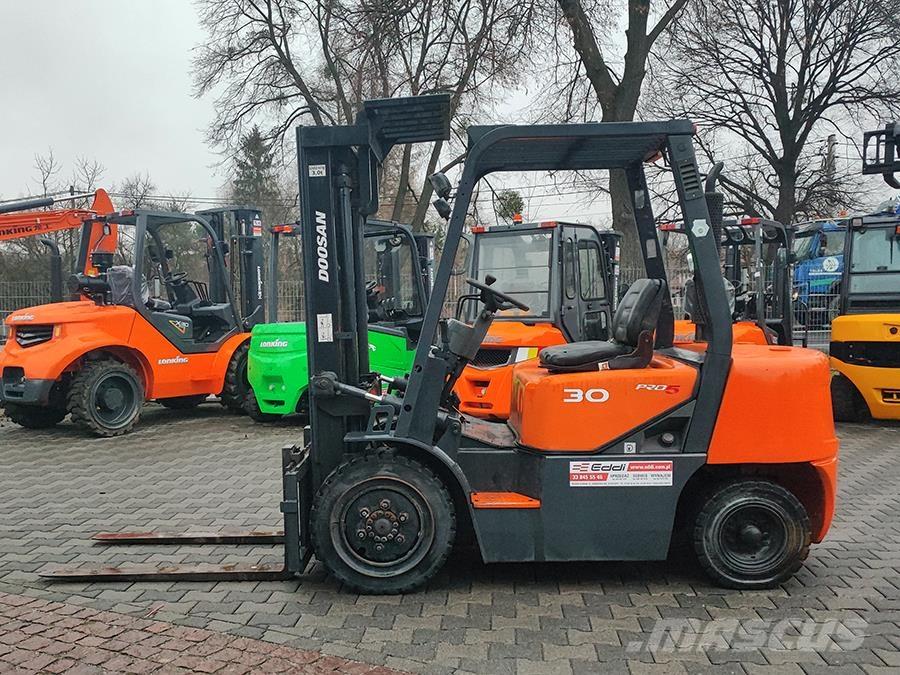 Doosan D30G Дизелови камиони
