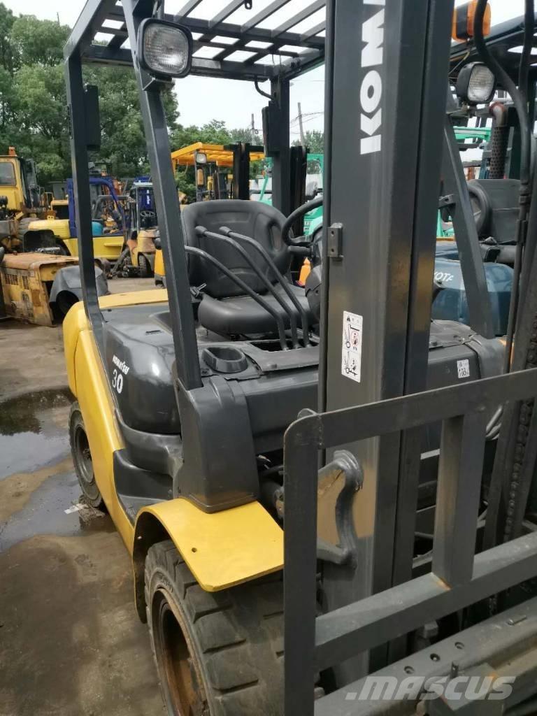 Komatsu 30 Телескопични товарачи