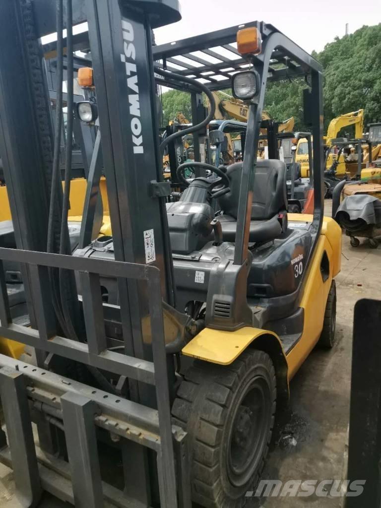 Komatsu 30 Телескопични товарачи