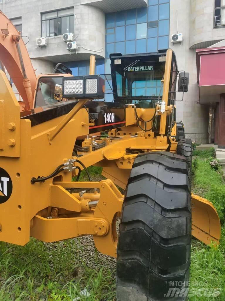 CAT 140 H Товарач със заден ексватор