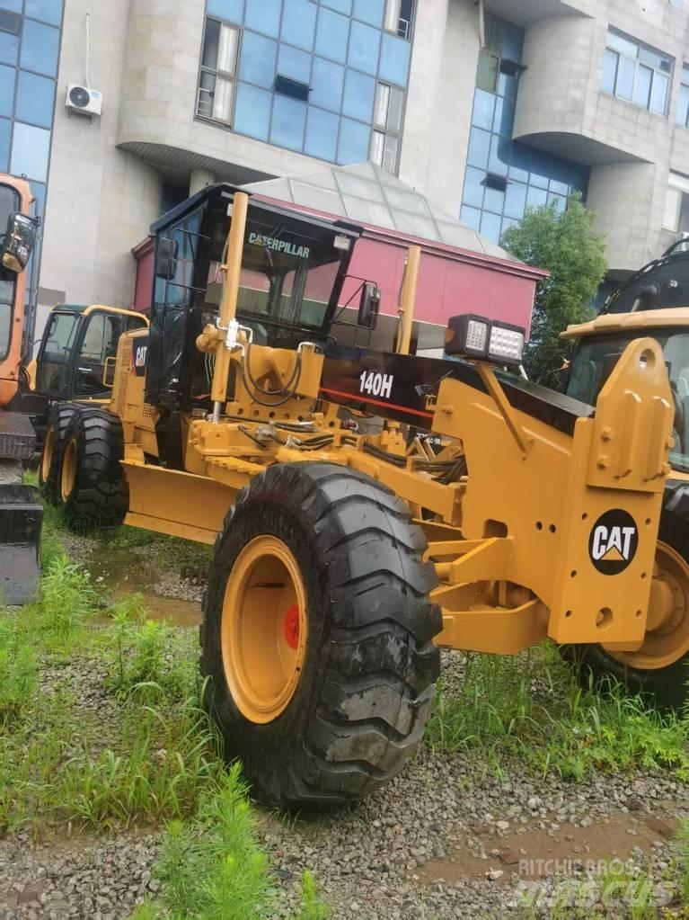 CAT 140 H Товарач със заден ексватор