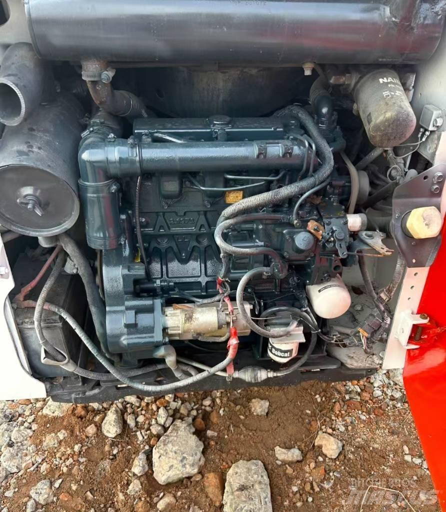 Bobcat S 130 Мини товарачи
