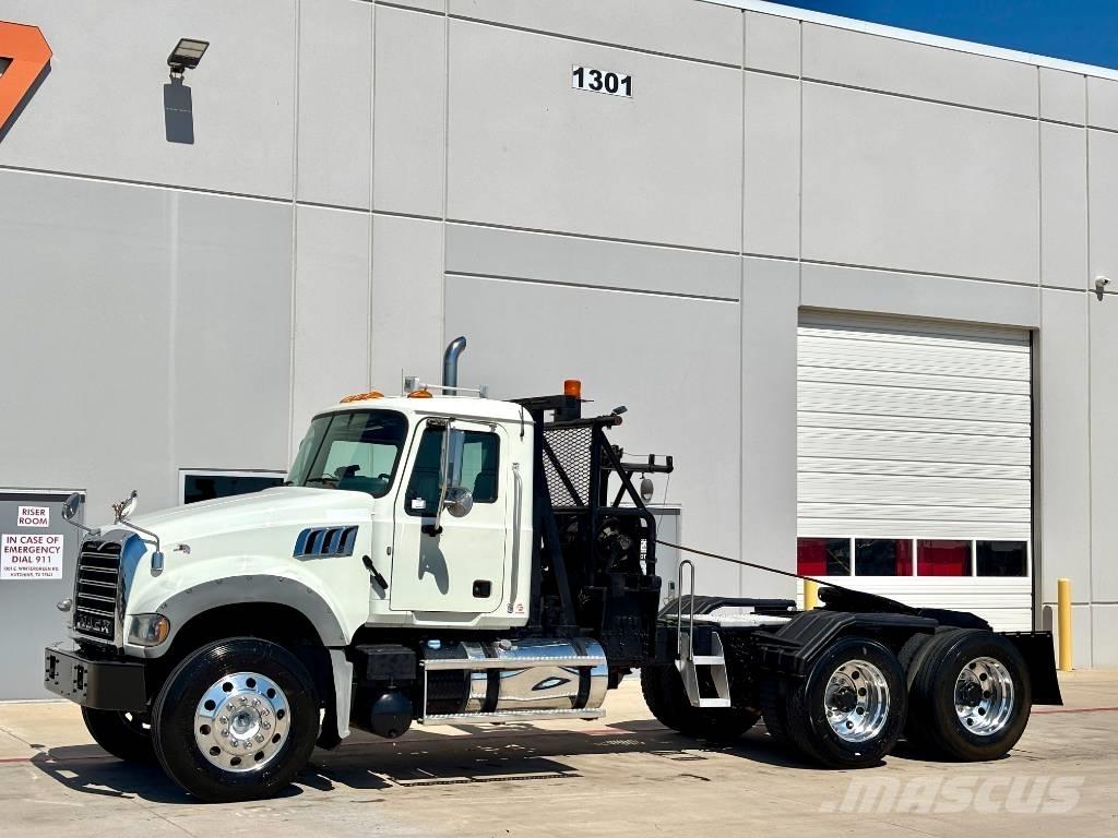 Mack GU713 Автомобили за пътна помощ