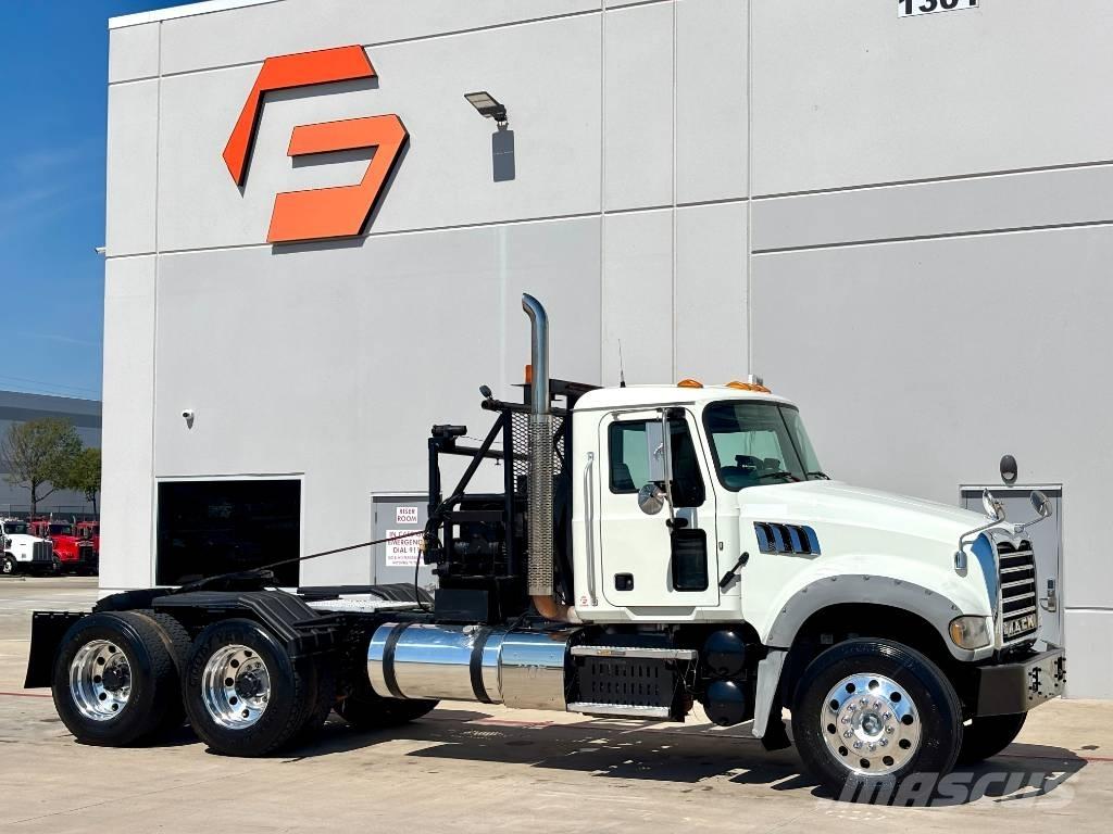 Mack GU713 Автомобили за пътна помощ
