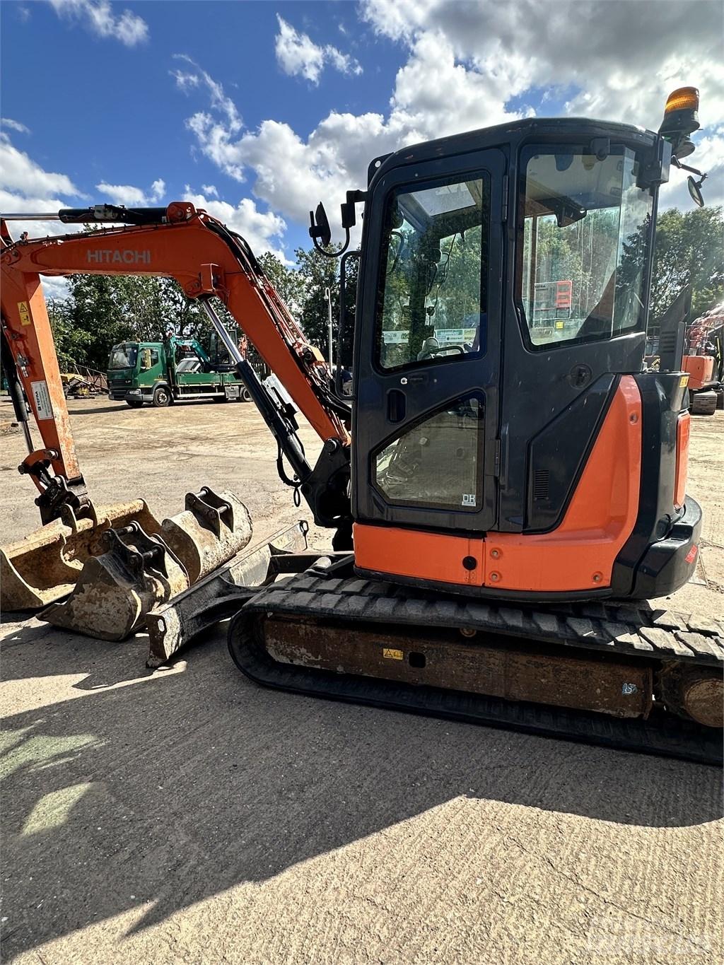 Hitachi 55U Мини екскаватори < 7 т