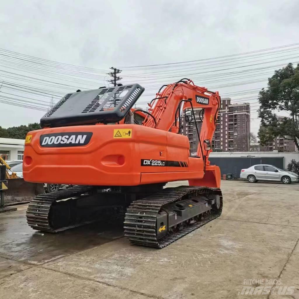 Doosan DX 225 LC Верижен екскаватор