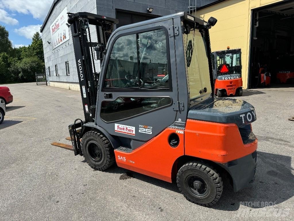 Toyota 52-8FDF25 Дизелови камиони