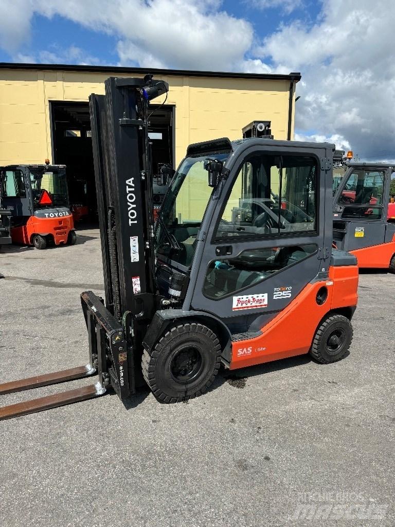 Toyota 52-8FDF25 Дизелови камиони