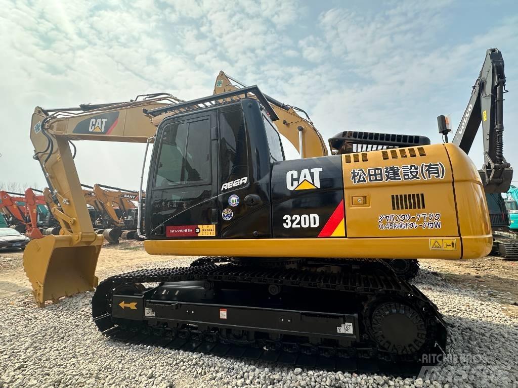 CAT 320 D Средни екскаватори 7т - 12т
