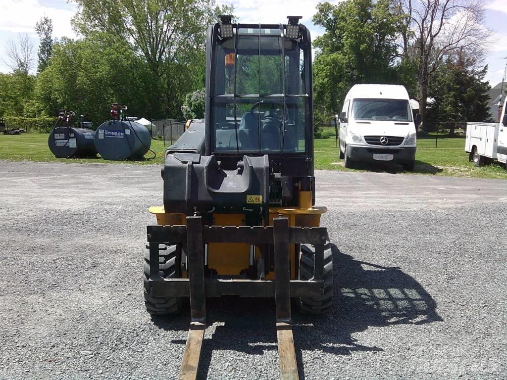 JCB 35 D Камиони за херавни местности