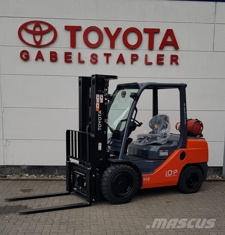 Toyota 02-8FGJF35 Камиони с АГУ