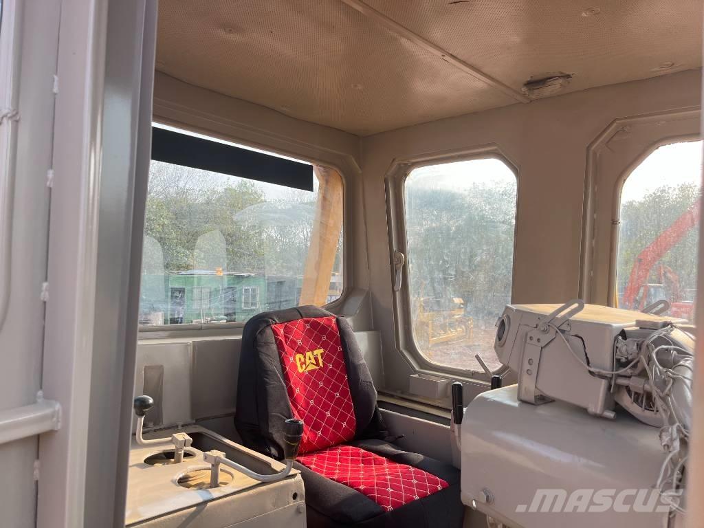 CAT D7G Верижни булдозери
