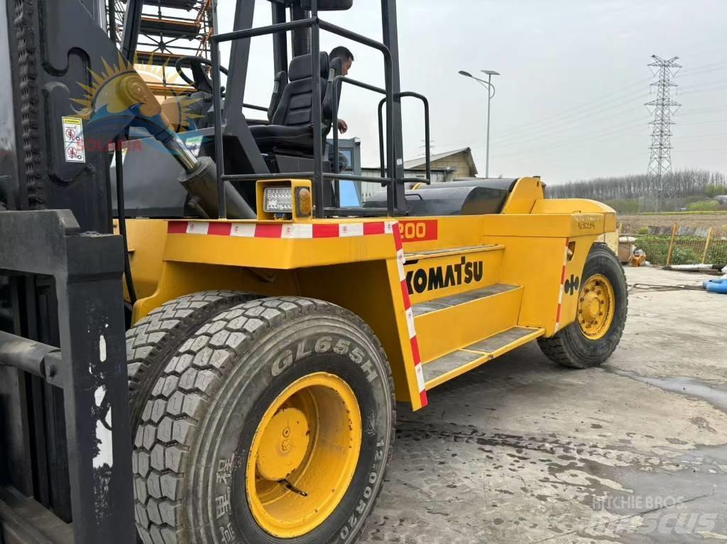 Komatsu FD 200 Дизелови камиони