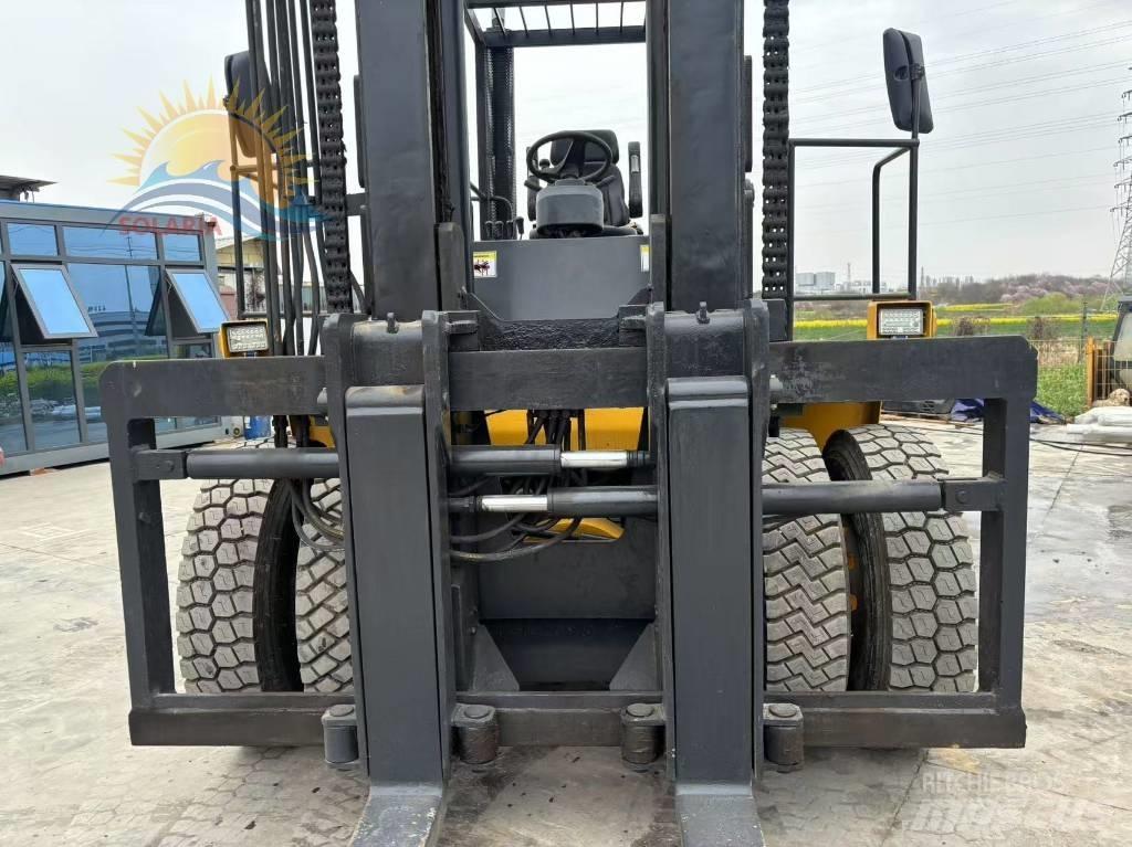 Komatsu FD 200 Дизелови камиони