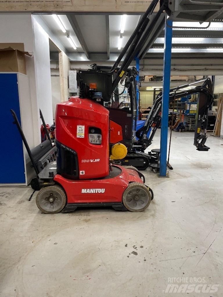 Manitou 100 VJR Вертикални мачтови повдигачи
