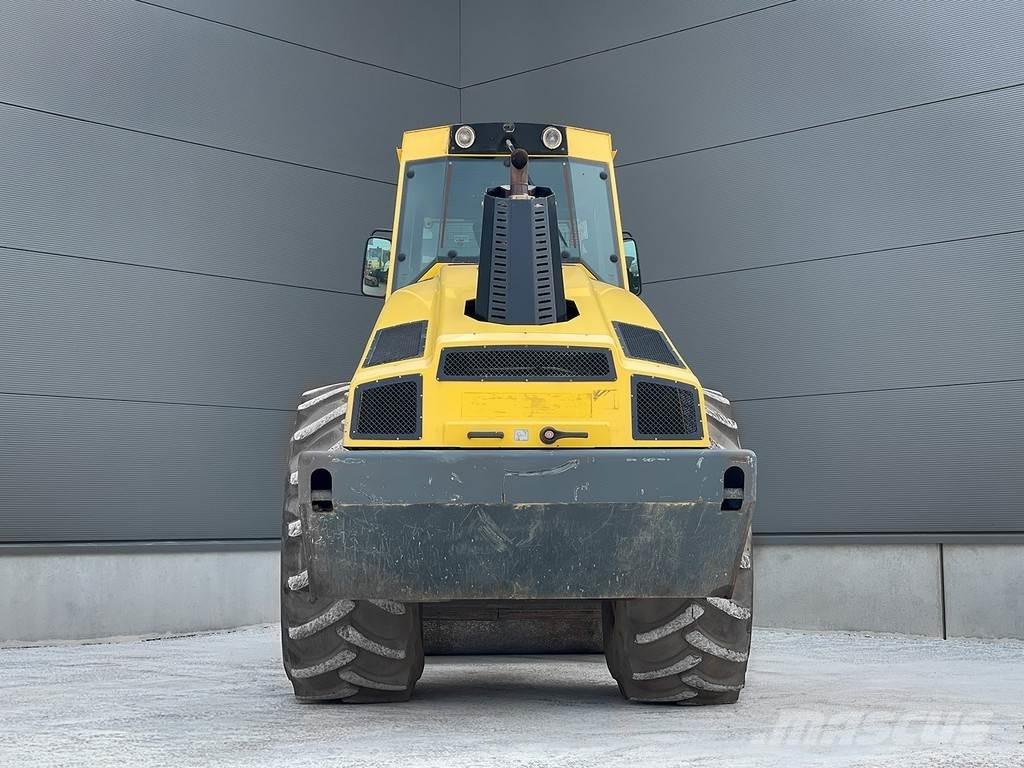 Bomag BW 216 DH-4i Еднобарабанни ролки
