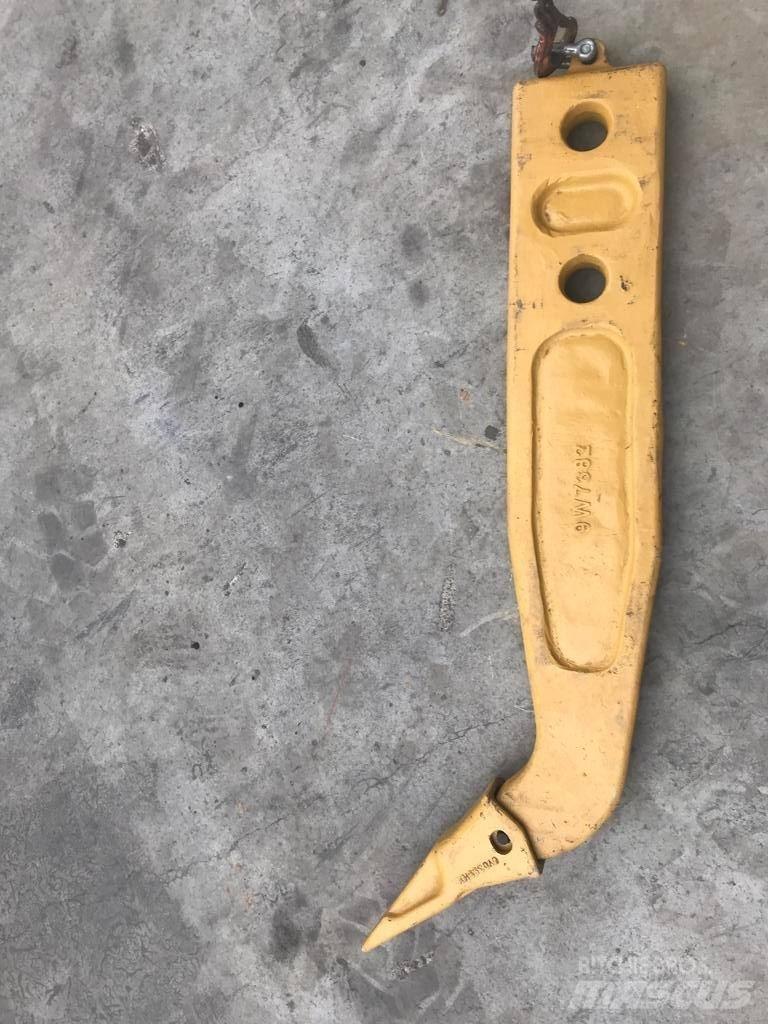 Komatsu D65 Shank Скарификатор