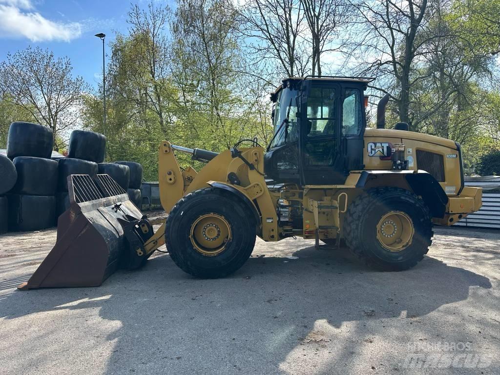 CAT 930M Колесни товарачи