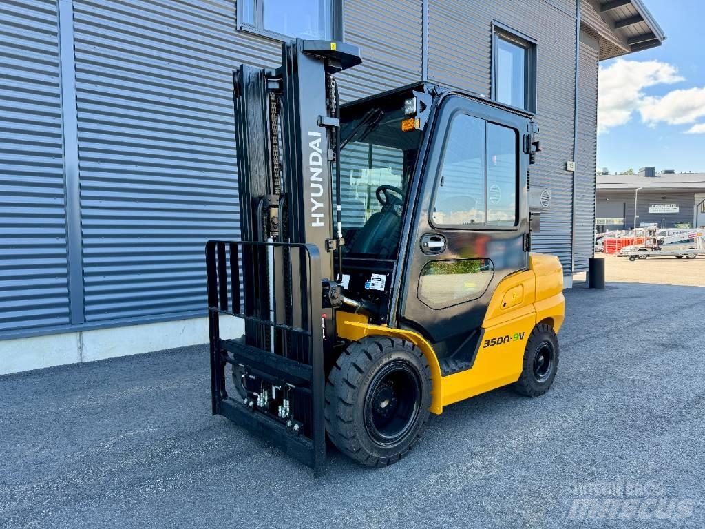 Hyundai 35DN-9V Дизелови камиони