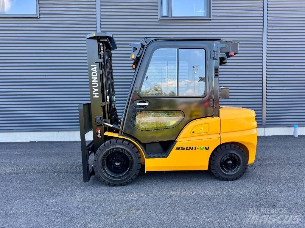 Hyundai 35DN-9V Дизелови камиони