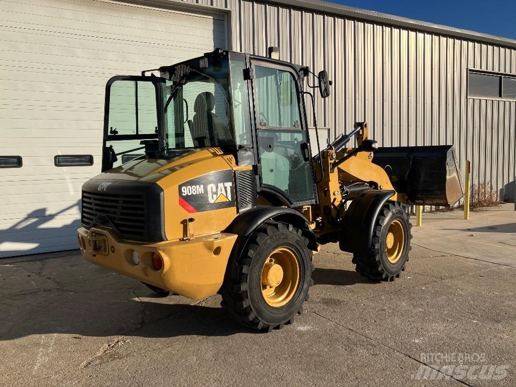 CAT 908m Колесни товарачи