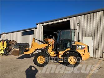 CAT 908m Колесни товарачи