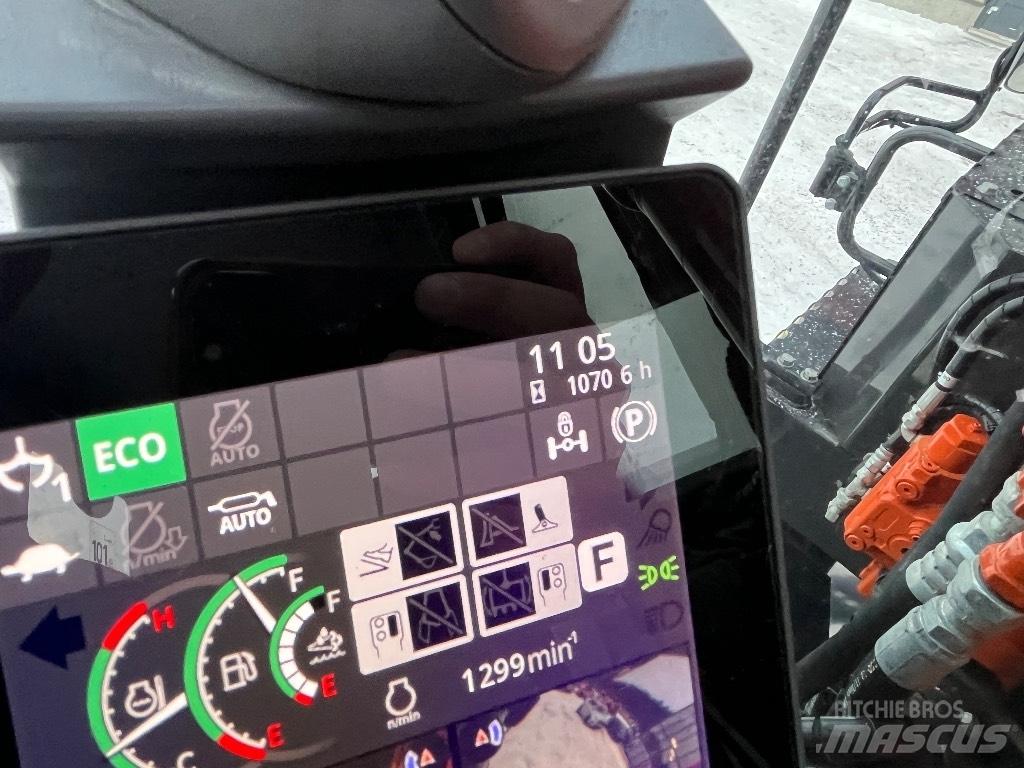 Hitachi ZX 135 W-7 Колесни екскаватори