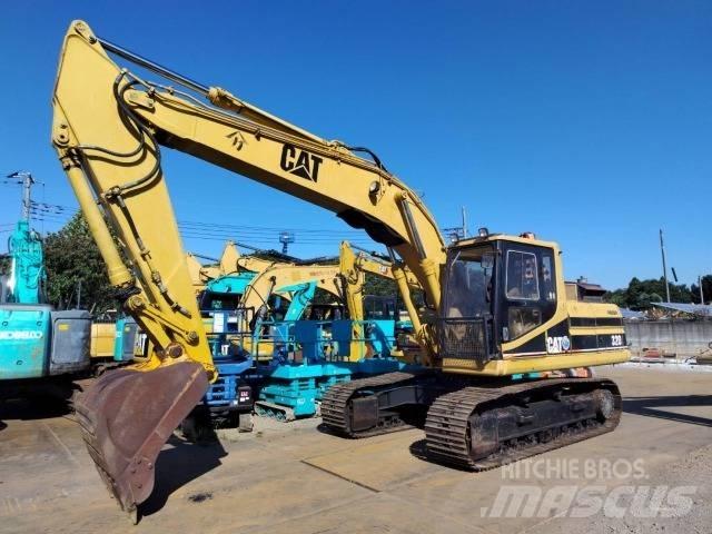 CAT 320 Верижен екскаватор