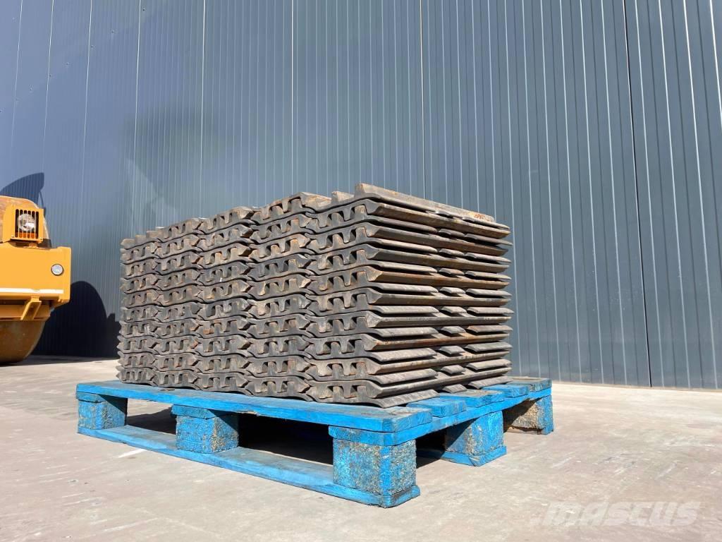 JCB JS240 Релси, вериги и ходова част
