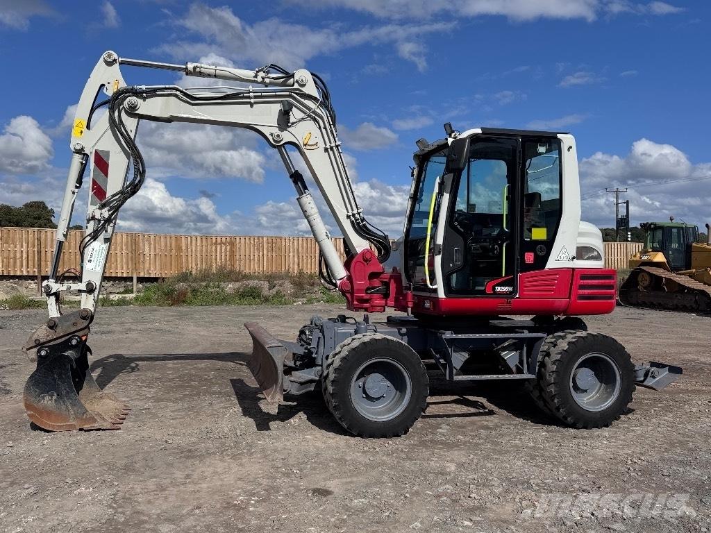 Takeuchi TB 295 W Колесни екскаватори