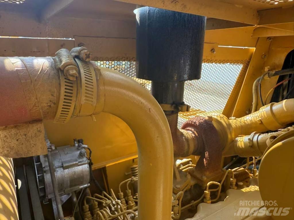 CAT D 6 G Верижни булдозери
