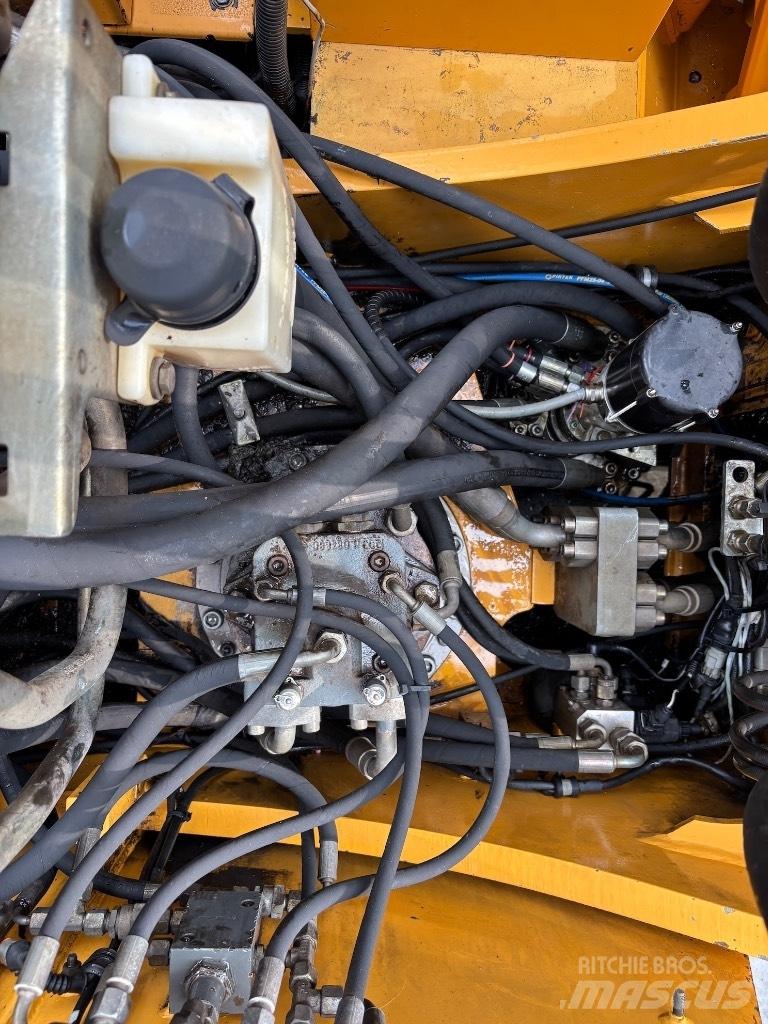 Liebherr A 904 C HD Оператори на отпадъци/индустрия
