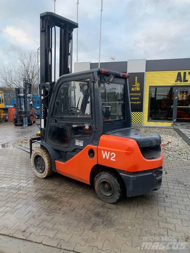 Toyota 52-8 FD JF 35 Дизелови камиони