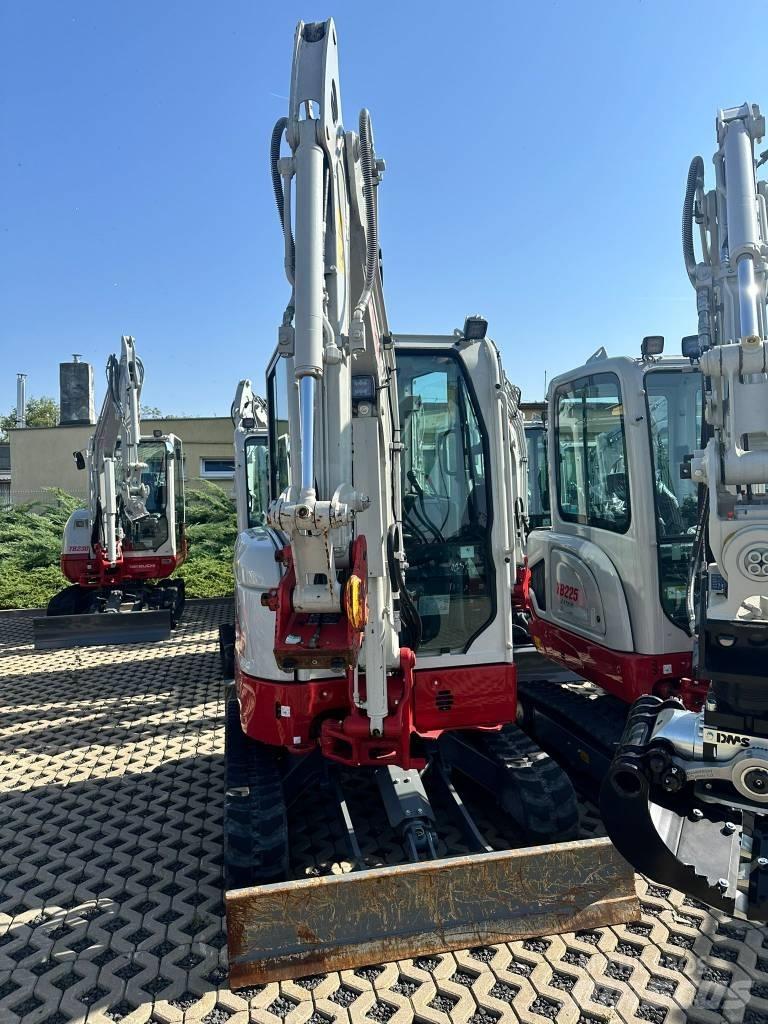 Takeuchi TB325R V1 Мини екскаватори < 7 т
