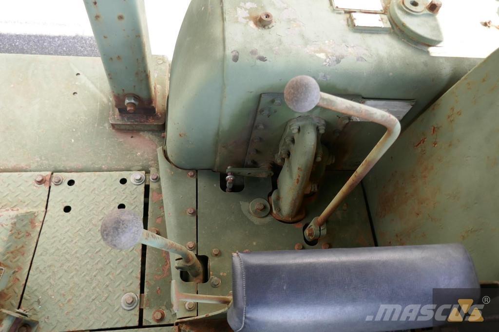 CAT D7F Ex-army Верижни булдозери
