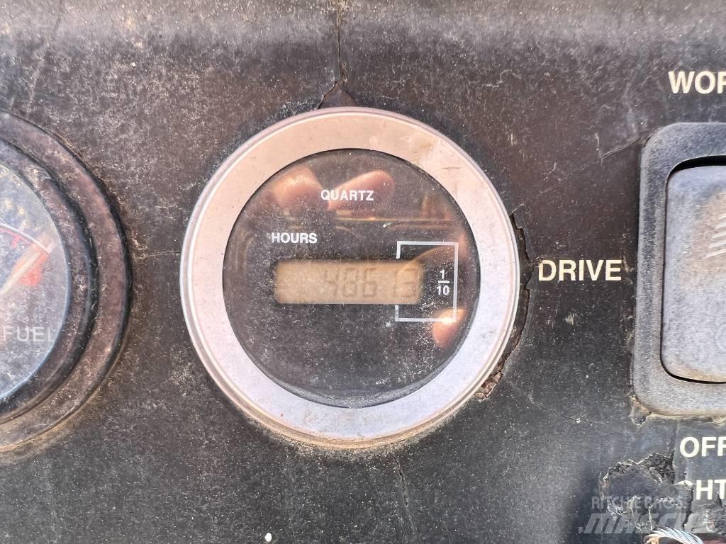 John Deere 210LE Челни товарачи и багери