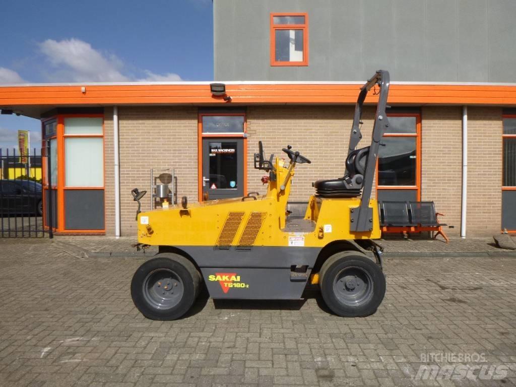 Sakai TS160-2 Пневматични гумени  ролки
