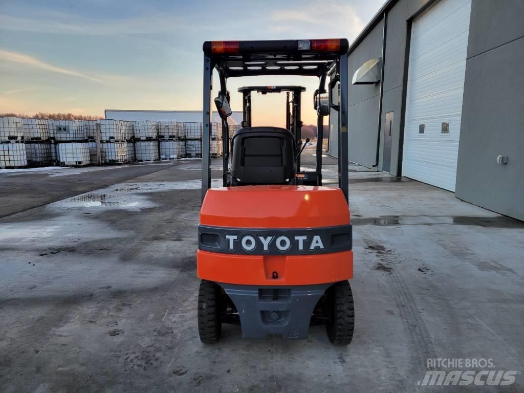 Toyota 8FB25 Електрически вилични кари-повдигачи