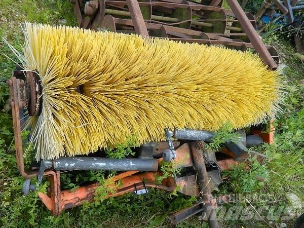  Traktora birste Автоматични метачки с четки