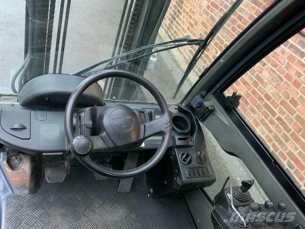 Toyota 02-8 FD F 30 Дизелови камиони